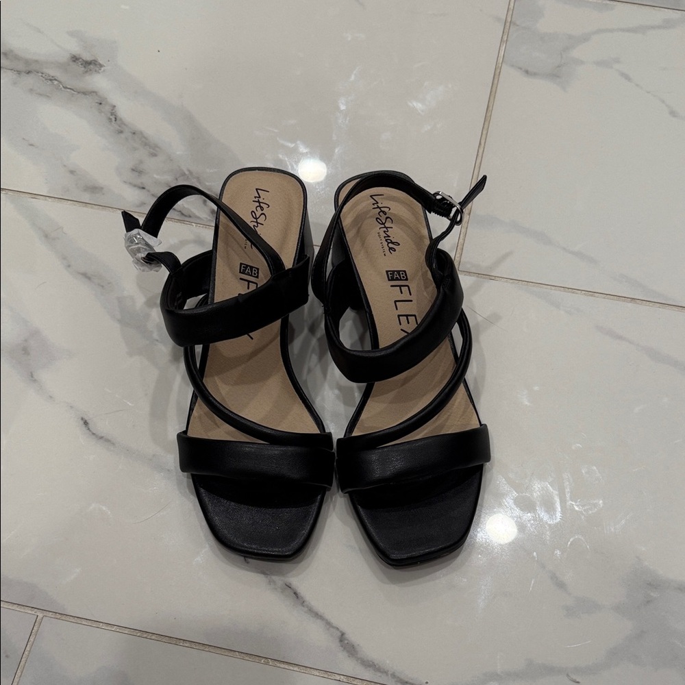 Life Stride Women's Elegant Black Sandals NWOT size 8.5